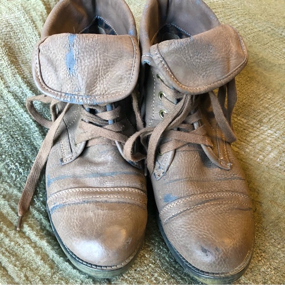 Gray-brown Rocket Dog brand fold-down, lace-up ankle boots. US size 9 - Picture 2 of 8